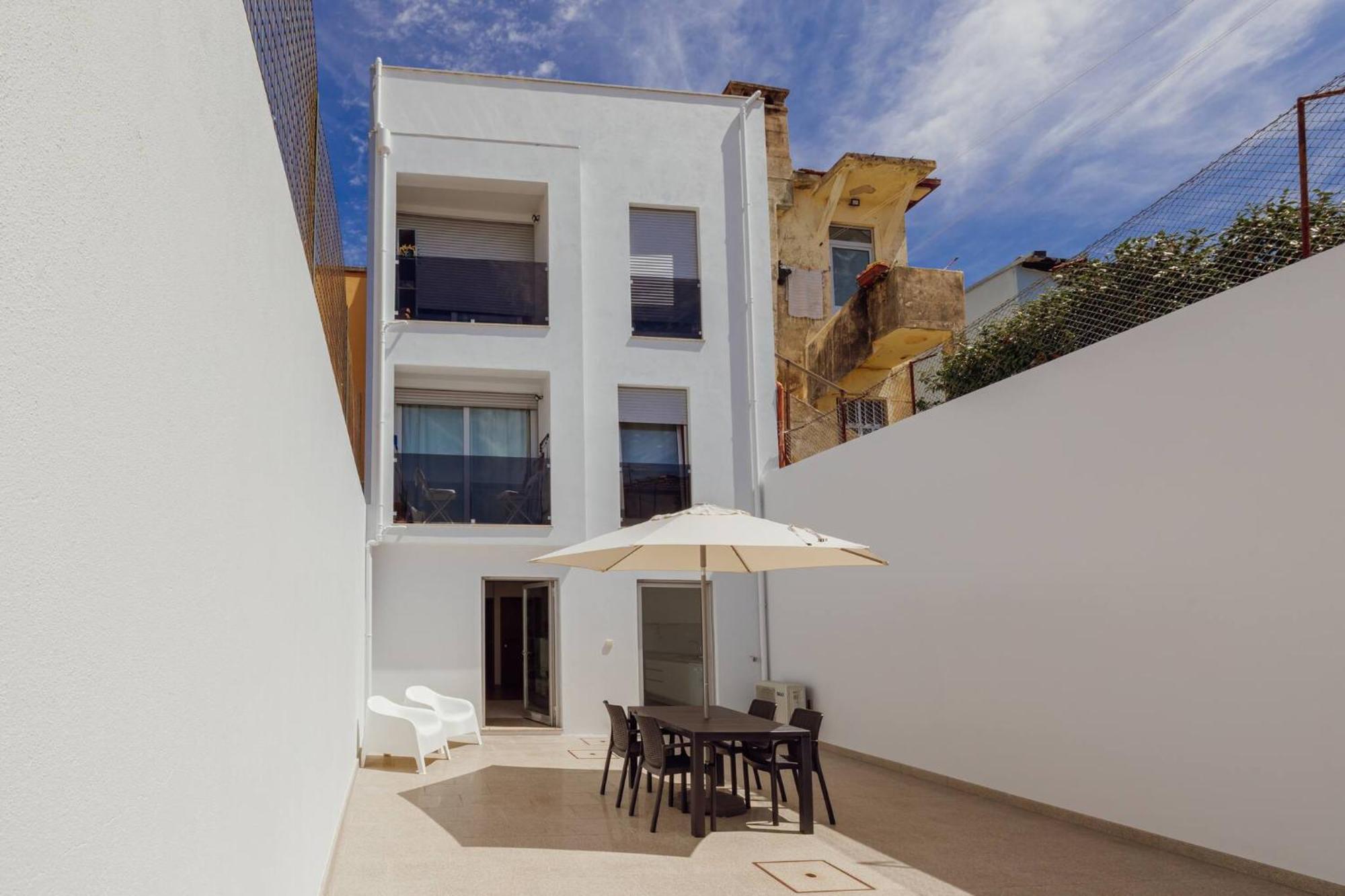 Stylish Apartment With Terrace By Hosty Porto Exterior photo